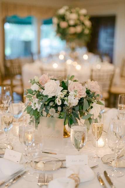 Florsit design of roses on table cloth